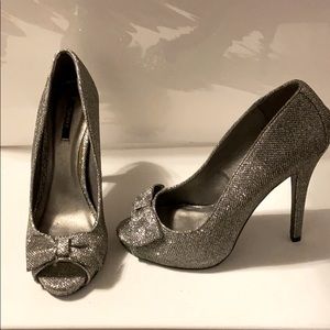 Peep toe bow sparkle Stiletto pumps